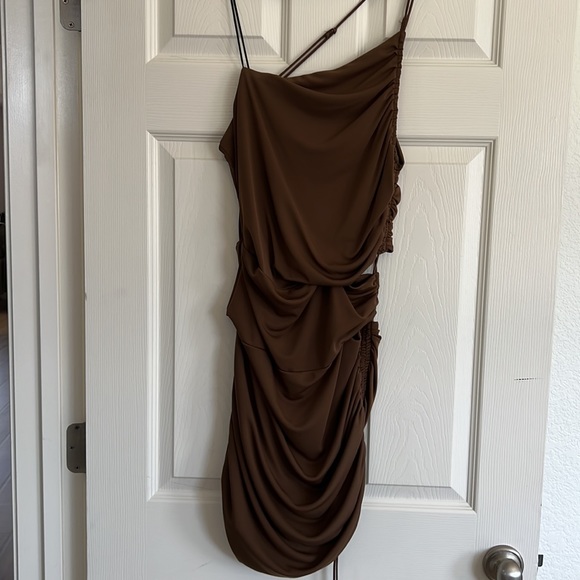 Asymmetrical draped set